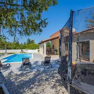 Villa Desapemani, Žminj